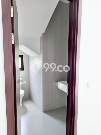 Rumah Luxury Modern Tanpa Renovasi di BSD City Tangerang Rumah Luxury Modern Tanpa Renovasi di BSD City Tangerang