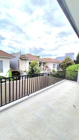 Rumah Elit LB 365m2 Siap Huni Desain Elegan di BSD De Park, Tangerang Rumah Elit LB 365m2 Siap Huni Desain Elegan di BSD De Park, Tangerang