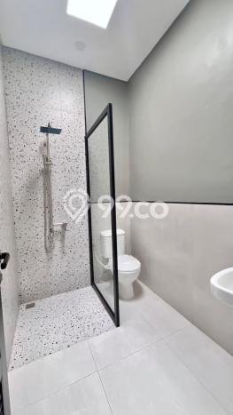 Ready to Use! Luxury House LT 175m2 Desain Modern di BSD Giri Loka Ready to Use! Luxury House LT 175m2 Desain Modern di BSD Giri Loka