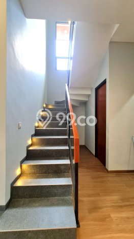Rumah Elit Modern Tanpa Renovasi di BSD Griya Loka Tangerang Rumah Elit Modern Tanpa Renovasi di BSD Griya Loka Tangerang