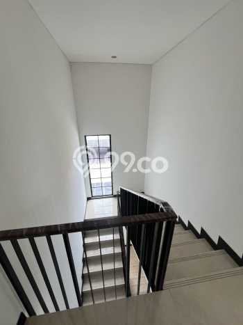 Rumah Mewah Dijual LT 144m2 di BSD, Tangerang Selatan Rumah Mewah Dijual LT 144m2 di BSD, Tangerang Selatan