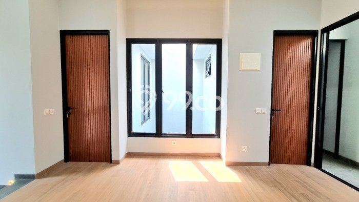 Rumah Elit Modern Tanpa Renovasi di BSD Griya Loka Tangerang Rumah Elit Modern Tanpa Renovasi di BSD Griya Loka Tangerang