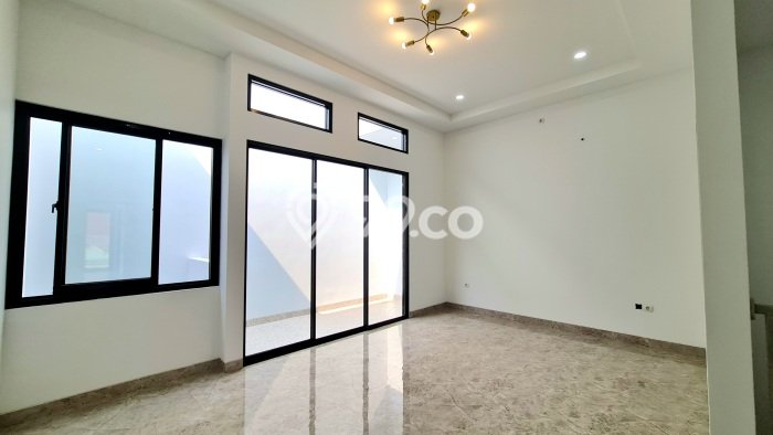 Ready to Use! Luxury House LT 180m2 Desain Modern di BSD Ready to Use! Luxury House LT 180m2 Desain Modern di BSD