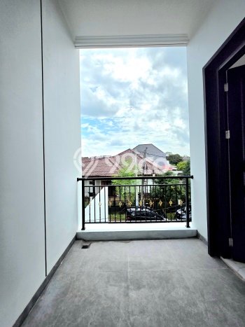 Hunian Eksklusif Siap Huni LT 200m2 di BSD, Tangerang Selatan Hunian Eksklusif Siap Huni LT 200m2 di BSD, Tangerang Selatan