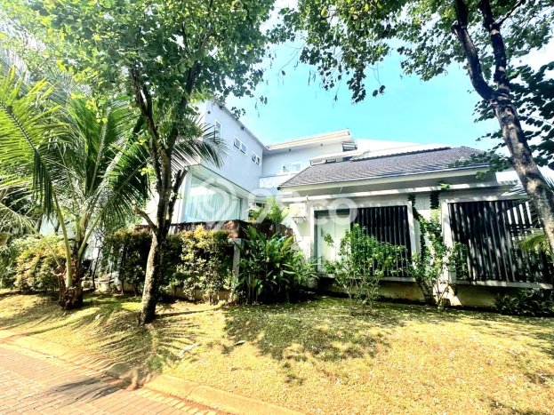 Dijual Rumah Luas Elegan Dengan View Eksklusif di BSD, Tangerang Dijual Rumah Luas Elegan Dengan View Eksklusif di BSD, Tangerang