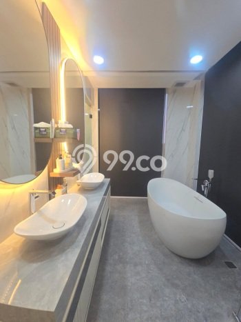 Rumah 5 KT 5 KM Luas Tanah 500m², LB 1000m² di BSD, Tangerang Rumah 5 KT 5 KM Luas Tanah 500m², LB 1000m² di BSD, Tangerang