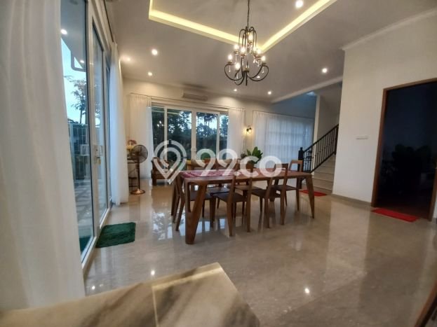 Rumah Lokasi Strategis area BSD City, Tangerang, Luas 221m² LB 336m² Rumah Lokasi Strategis area BSD City, Tangerang, Luas 221m² LB 336m²