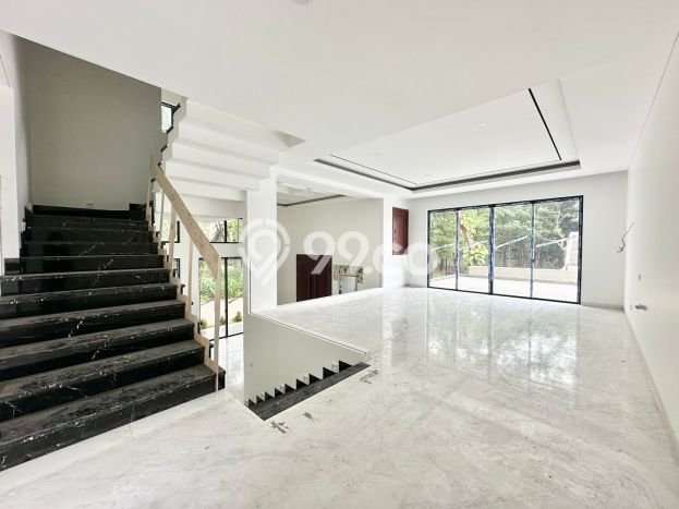 Rumah LT 249m² Dekat Pusat Perbelanjaan di BSD City, Tangerang Rumah LT 249m² Dekat Pusat Perbelanjaan di BSD City, Tangerang