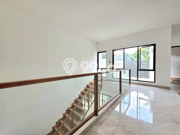 Rumah Eksklusif Dijual LT 180m2 di BSD, Tangerang Selatan Rumah Eksklusif Dijual LT 180m2 di BSD, Tangerang Selatan