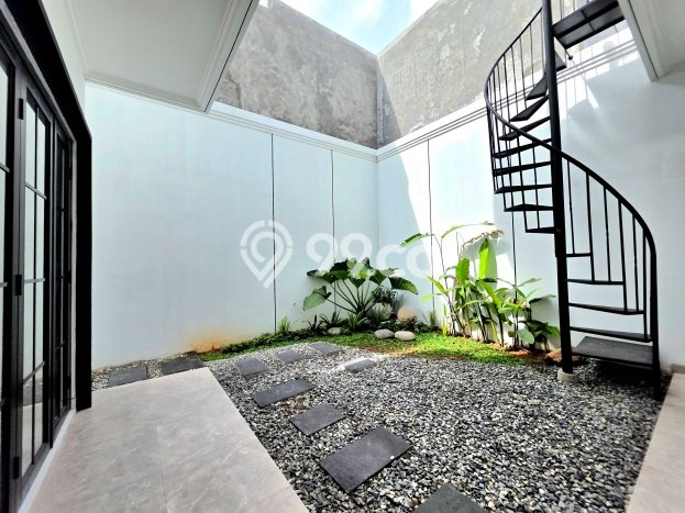 Hunian Eksklusif Siap Huni LT 200m2 di BSD, Tangerang Selatan Hunian Eksklusif Siap Huni LT 200m2 di BSD, Tangerang Selatan