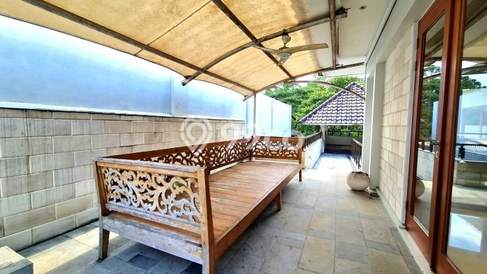 Jual Segera Rumah 4 KT 4 KM di Pusat Kota BSD, Tangerang Jual Segera Rumah 4 KT 4 KM di Pusat Kota BSD, Tangerang