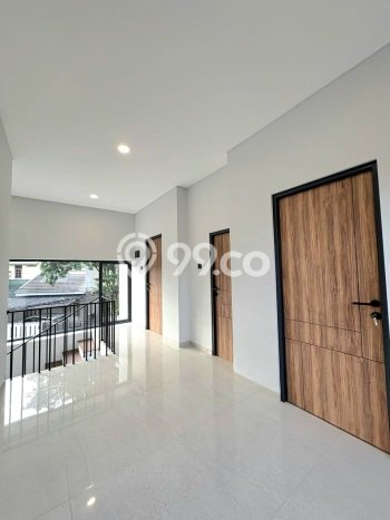 Dijual Rumah Premium dengan Fasilitas Sekitar Komplit di BSD, Tangerang Selatan Dijual Rumah Premium dengan Fasilitas Sekitar Komplit di BSD, Tangerang Selatan