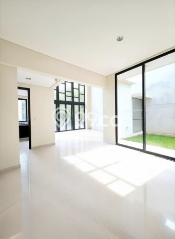 Ready to Use! Premium House LT 220m2 Desain Elegan di BSD Ready to Use! Premium House LT 220m2 Desain Elegan di BSD