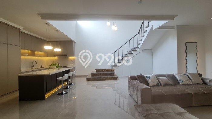 LOKASI PREMIUM! Rumah Strategis area Alam Sutera, Luas 240m² LB 330m² LOKASI PREMIUM! Rumah Strategis area Alam Sutera, Luas 240m² LB 330m²