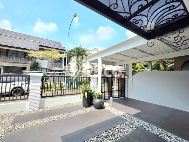 Hunian Mewah Dijual LT 180m2 di BSD, Tangerang Selatan Hunian Mewah Dijual LT 180m2 di BSD, Tangerang Selatan