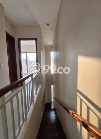 Ready to Use! Premium House LT 171m2 Desain Elegan di BSD Ready to Use! Premium House LT 171m2 Desain Elegan di BSD