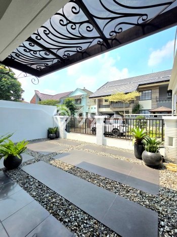 Hunian Mewah Dijual LT 180m2 di BSD, Tangerang Selatan Hunian Mewah Dijual LT 180m2 di BSD, Tangerang Selatan