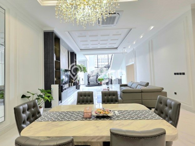 Kesempatan Investasi 5 Kamar Tidur dan 5 Kamar Mandi di Lokasi Strategis Alam Sutera, Tangerang Kesempatan Investasi 5 Kamar Tidur dan 5 Kamar Mandi di Lokasi Strategis Alam Sutera, Tangerang