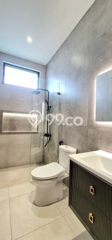 Hunian Mewah LB 125m2 Siap Pakai Desain Elegan di BSD, Tangerang Hunian Mewah LB 125m2 Siap Pakai Desain Elegan di BSD, Tangerang