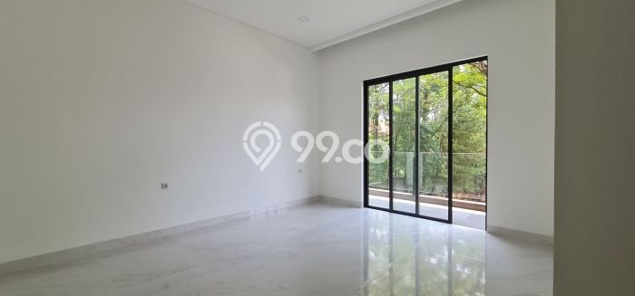 Rumah LT 249m² Dekat Pusat Perbelanjaan di BSD City, Tangerang Rumah LT 249m² Dekat Pusat Perbelanjaan di BSD City, Tangerang