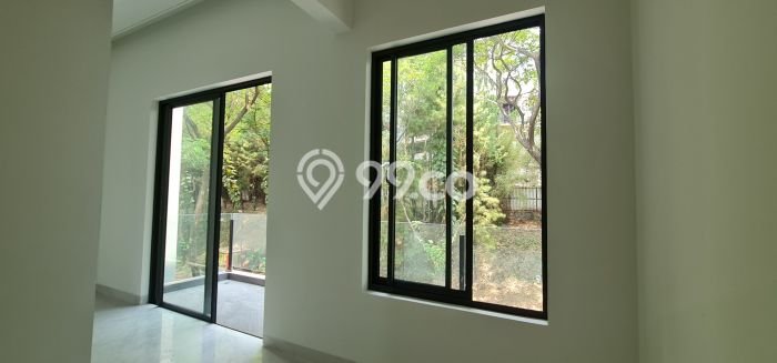 Rumah LT 249m² Dekat Pusat Perbelanjaan di BSD City, Tangerang Rumah LT 249m² Dekat Pusat Perbelanjaan di BSD City, Tangerang