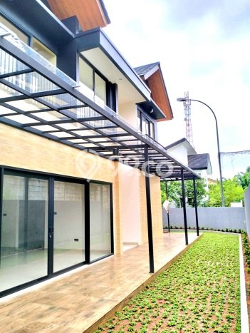 Ready to Use! Luxury House LT 340m2 Desain Modern di BSD Ready to Use! Luxury House LT 340m2 Desain Modern di BSD