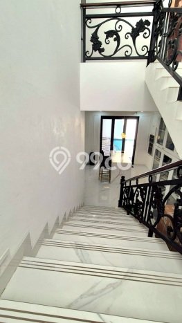 Hunian Mewah LB 630m2 Siap Huni Desain Elegan di BSD, Tangerang Hunian Mewah LB 630m2 Siap Huni Desain Elegan di BSD, Tangerang