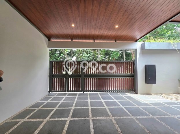 Rumah Eksklusif Dijual LT 180m2 di BSD, Tangerang Selatan Rumah Eksklusif Dijual LT 180m2 di BSD, Tangerang Selatan