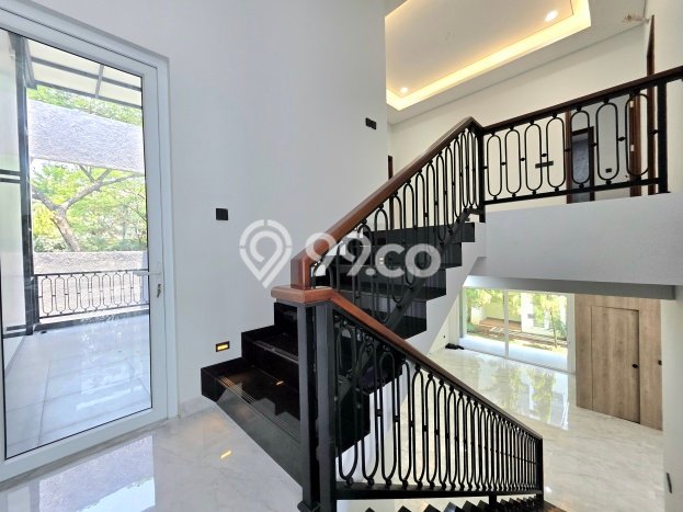 Rumah Mewah Dijual LT 212m2 di BSD, Tangerang Selatan Rumah Mewah Dijual LT 212m2 di BSD, Tangerang Selatan