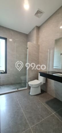 Rumah LT 249m² Dekat Pusat Perbelanjaan di BSD City, Tangerang Rumah LT 249m² Dekat Pusat Perbelanjaan di BSD City, Tangerang