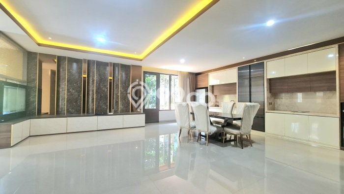 Dijual Rumah Luas Elegan Dengan View Cantik di BSD, Tangerang Dijual Rumah Luas Elegan Dengan View Cantik di BSD, Tangerang