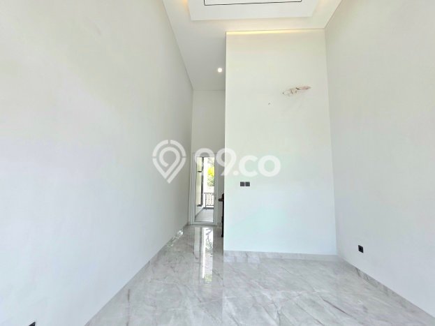 Rumah Mewah Dijual LT 212m2 di BSD, Tangerang Selatan Rumah Mewah Dijual LT 212m2 di BSD, Tangerang Selatan