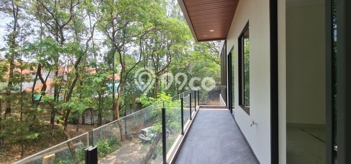 Rumah LT 249m² Dekat Pusat Perbelanjaan di BSD City, Tangerang Rumah LT 249m² Dekat Pusat Perbelanjaan di BSD City, Tangerang