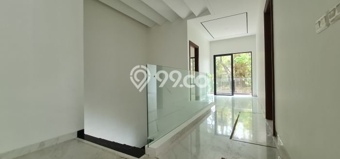 Rumah LT 249m² Dekat Pusat Perbelanjaan di BSD City, Tangerang Rumah LT 249m² Dekat Pusat Perbelanjaan di BSD City, Tangerang