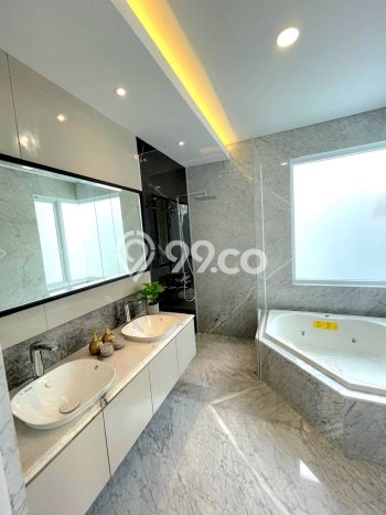 Dijual Rumah Mewah Megah Dengan View Cantik di Gading Serpong, Tangerang Dijual Rumah Mewah Megah Dengan View Cantik di Gading Serpong, Tangerang