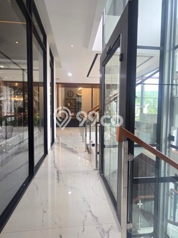Rumah 5 KT 5 KM Luas Tanah 500m², LB 1000m² di BSD, Tangerang Rumah 5 KT 5 KM Luas Tanah 500m², LB 1000m² di BSD, Tangerang