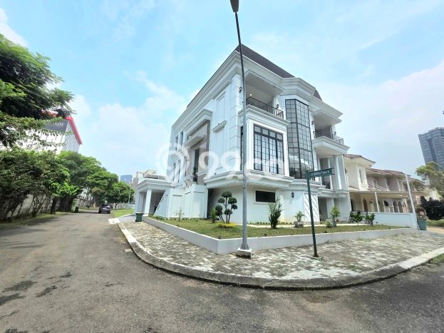 Kesempatan Investasi 5 Kamar Tidur dan 5 Kamar Mandi di Lokasi Strategis Alam Sutera, Tangerang Kesempatan Investasi 5 Kamar Tidur dan 5 Kamar Mandi di Lokasi Strategis Alam Sutera, Tangerang
