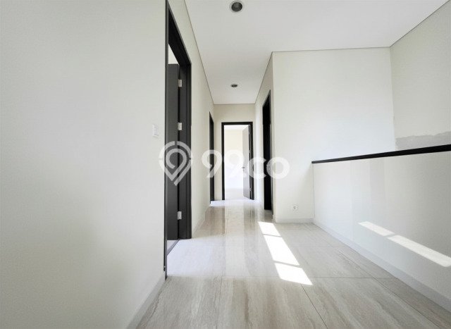 Ready to Use! Premium House LT 220m2 Desain Elegan di BSD Ready to Use! Premium House LT 220m2 Desain Elegan di BSD