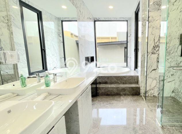 Rumah Elit Modern Tanpa Renovasi di BSD City Tangerang Rumah Elit Modern Tanpa Renovasi di BSD City Tangerang