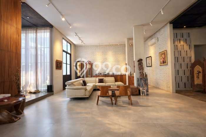 Rumah Mewah LB 520m2 Siap Huni Desain Elegan di Summarecon Serpong, Tangerang Rumah Mewah LB 520m2 Siap Huni Desain Elegan di Summarecon Serpong, Tangerang