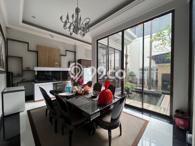 Rumah Elit LB 700m2 Siap Pakai Desain Elegan di Gading Serpong, Tangerang Rumah Elit LB 700m2 Siap Pakai Desain Elegan di Gading Serpong, Tangerang