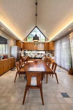 Rumah Mewah LB 520m2 Siap Huni Desain Elegan di Summarecon Serpong, Tangerang Rumah Mewah LB 520m2 Siap Huni Desain Elegan di Summarecon Serpong, Tangerang