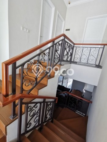 Rumah Mewah LB 130m2 Siap Pakai Desain Elegan di BSD Green Wich, Tangerang Rumah Mewah LB 130m2 Siap Pakai Desain Elegan di BSD Green Wich, Tangerang