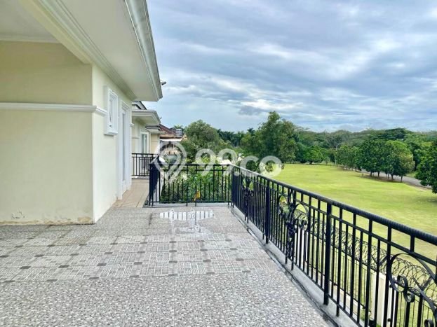 Rumah Elit Modern Tanpa Renovasi di BSD City Tangerang Rumah Elit Modern Tanpa Renovasi di BSD City Tangerang