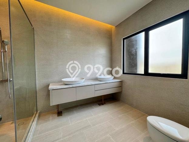 Ready to Use! Premium House LT 255m2 Desain Elegan di BSD Green Wich Ready to Use! Premium House LT 255m2 Desain Elegan di BSD Green Wich