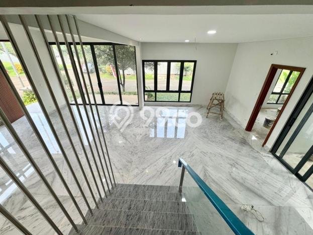 Ready to Use! Premium House LT 255m2 Desain Elegan di BSD Green Wich Ready to Use! Premium House LT 255m2 Desain Elegan di BSD Green Wich