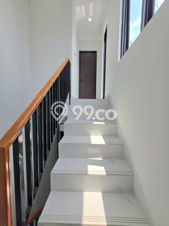 Rumah Luas Asri 4 KT Siap Pakai di BSD Nusaloka Tangerang Rumah Luas Asri 4 KT Siap Pakai di BSD Nusaloka Tangerang