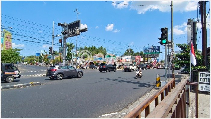 Rumah area Gamping, Sleman, LT 1577m2m² Bangunan 400m2m² - SEGERA MILIKI! Rumah area Gamping, Sleman, LT 1577m2m² Bangunan 400m2m² - SEGERA MILIKI!