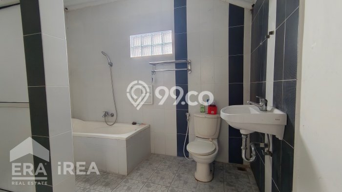 Rumah di Bantul, Akses ke Tol, 5 KT, Luas 241m² Bangunan 220m² Rumah di Bantul, Akses ke Tol, 5 KT, Luas 241m² Bangunan 220m²