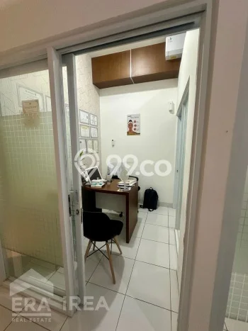 Ruko Lokasi Strategis di , Luas 130m2m², For Rent, Area Niaga Ruko Lokasi Strategis di , Luas 130m2m², For Rent, Area Niaga